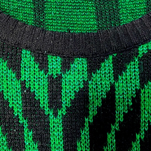 Green festive sweater - Picture 2 of 2